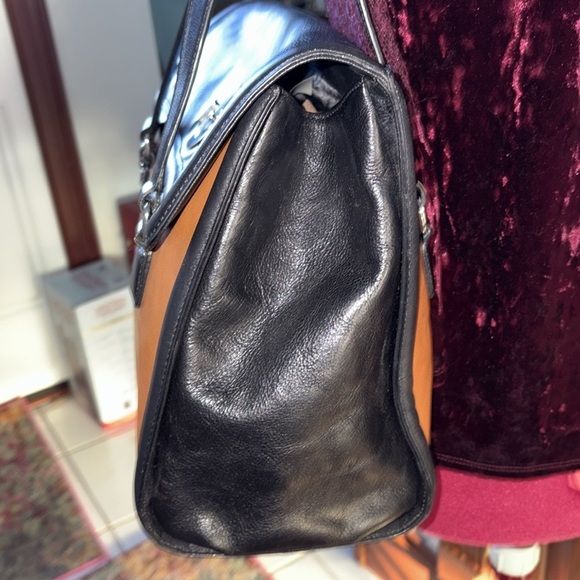 DKNY  vintage  shoulder bag  large leather  black/brown. Silvertone HW. Excellen - Picture 10 of 17